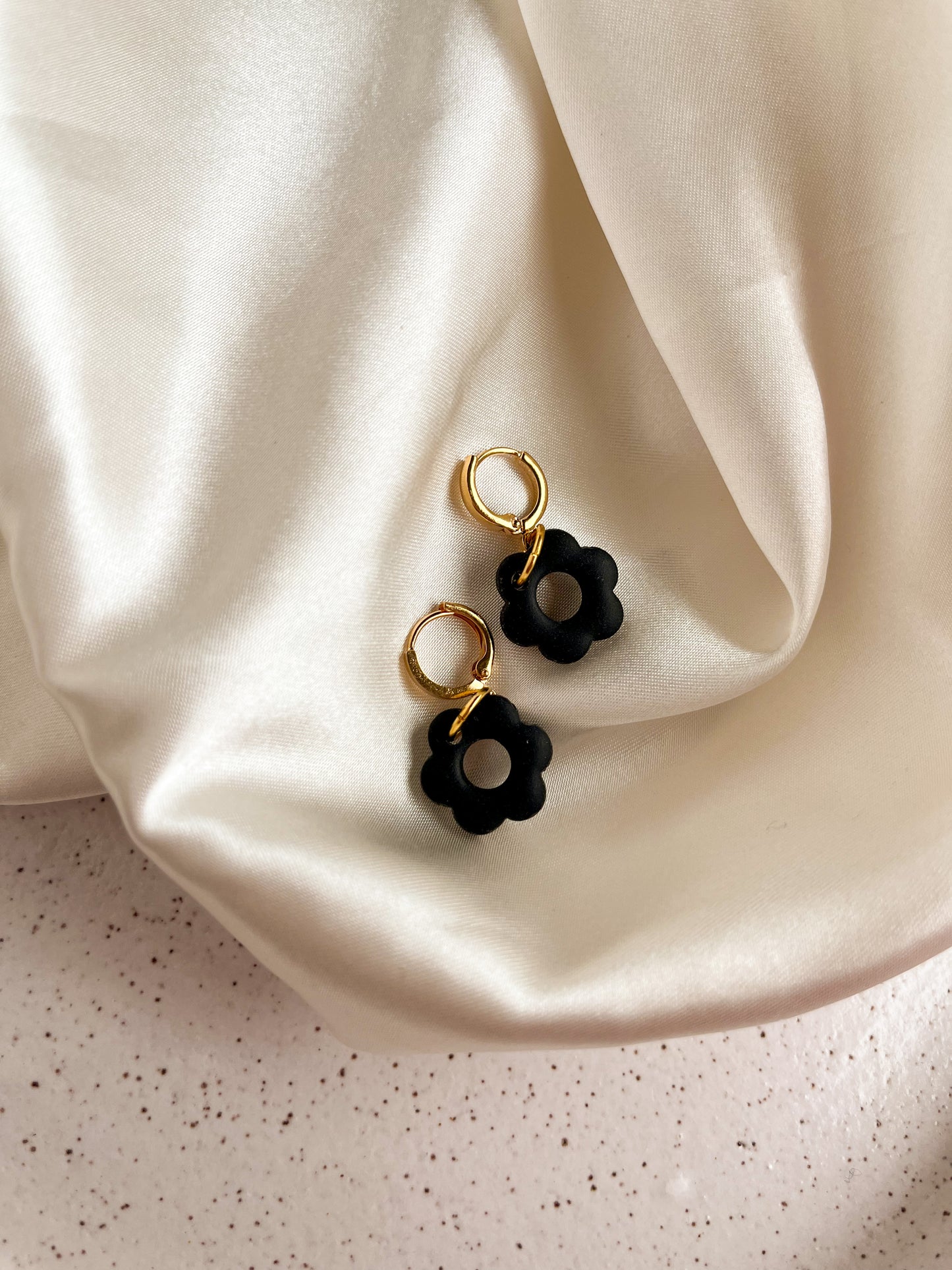 Daisy Huggies Onyx
